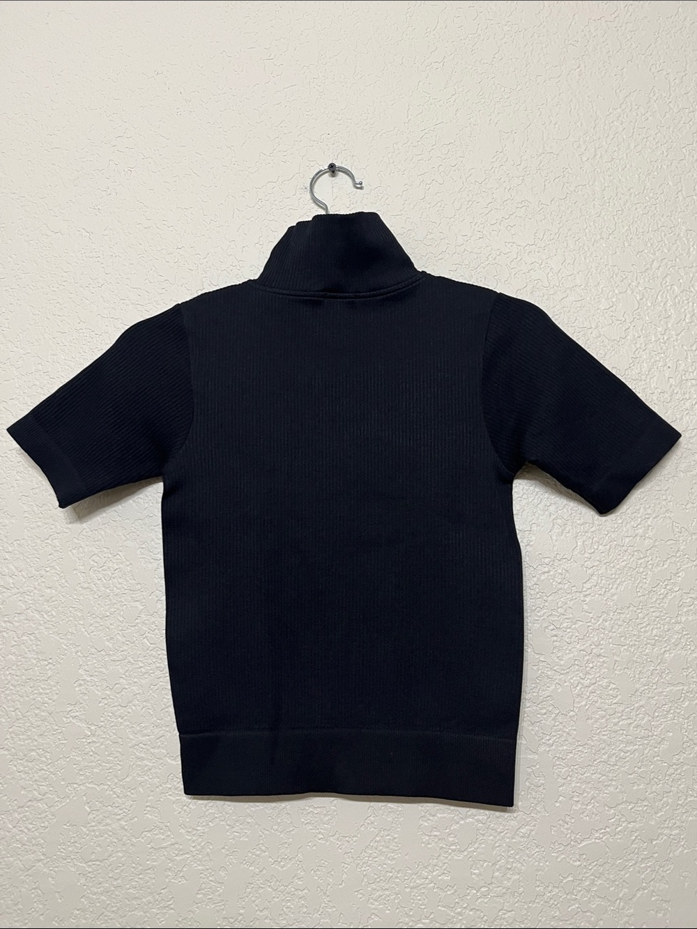 Women’s Size Small Short-Sleeve Zip-Up Mock Neck Active Top - Black - Picture 8 of 11